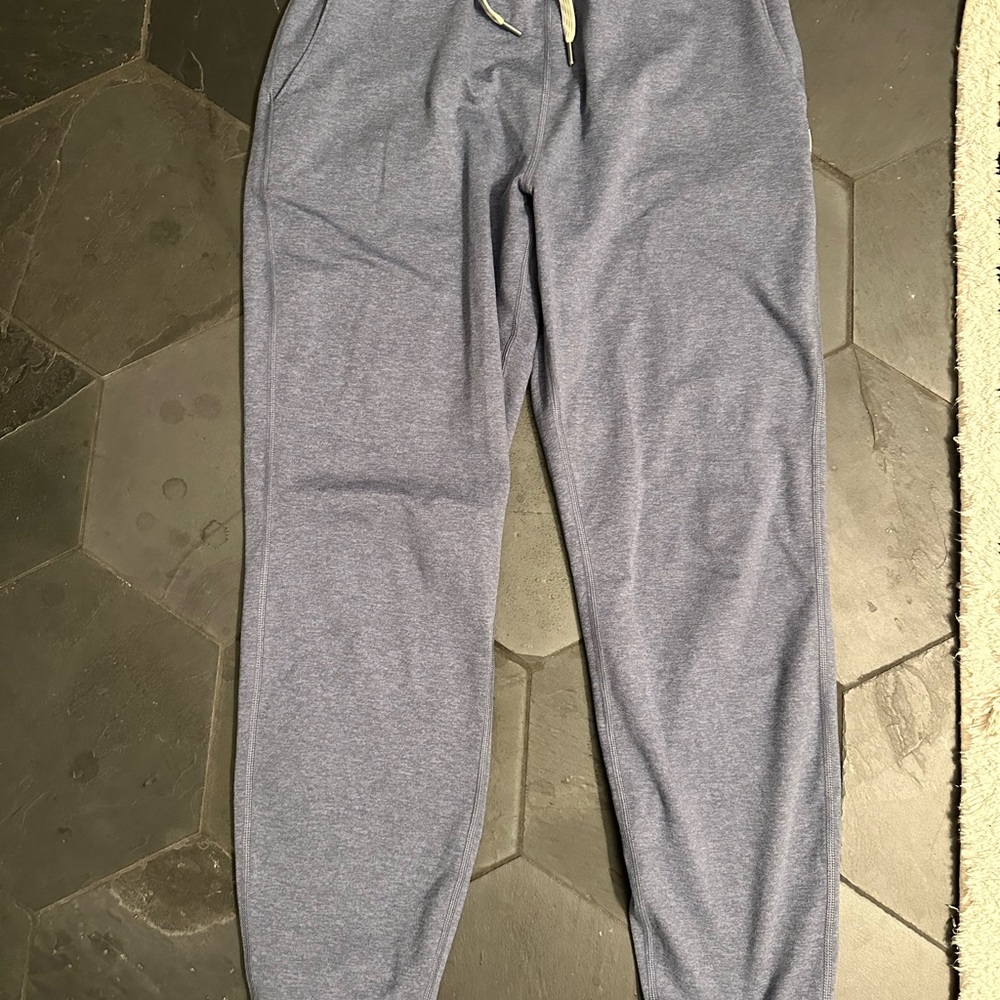 Vuori Womens performance Joggers